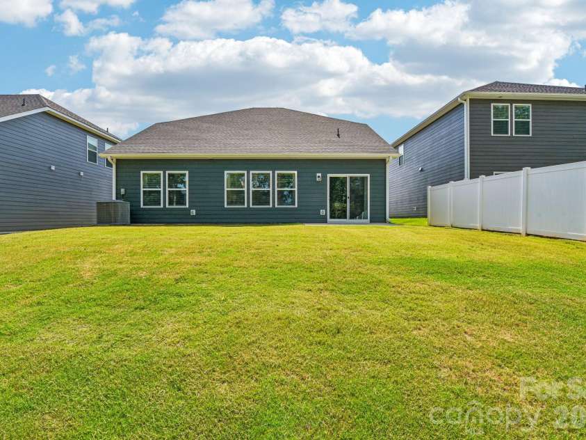 2088 Sunflower Circle, Newton, NC 28658.  MLS# CAR4375590, YatesRealty ID 17149. 