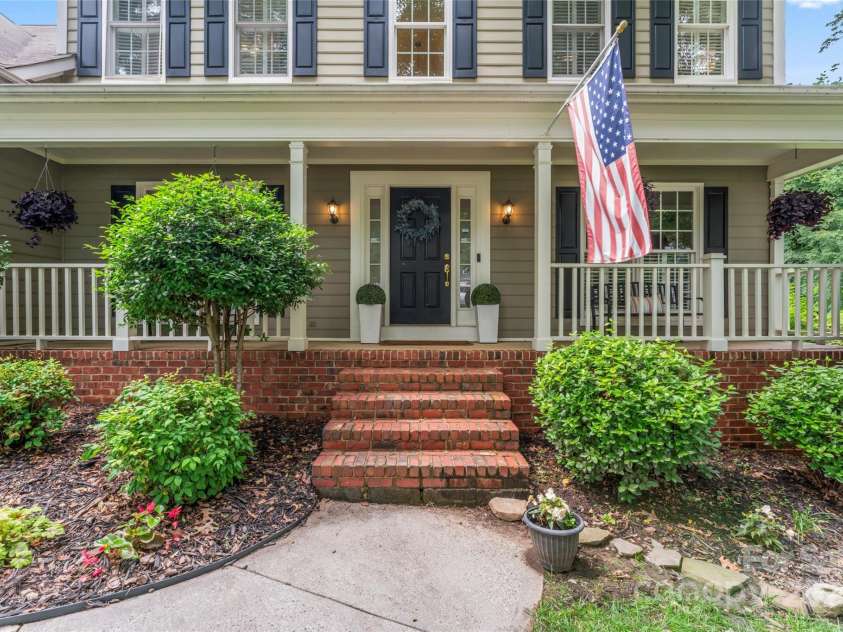 5233 Fairvista Drive, Charlotte, NC 28269.  MLS# CAR4263499, YatesRealty ID 17154. 