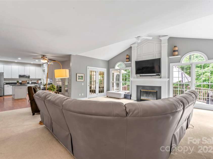 5233 Fairvista Drive, Charlotte, NC 28269.  MLS# CAR4263499, YatesRealty ID 17154. 