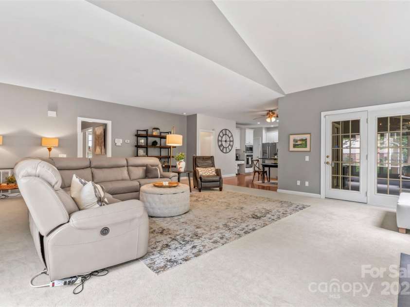 5233 Fairvista Drive, Charlotte, NC 28269.  MLS# CAR4263499, YatesRealty ID 17154. 