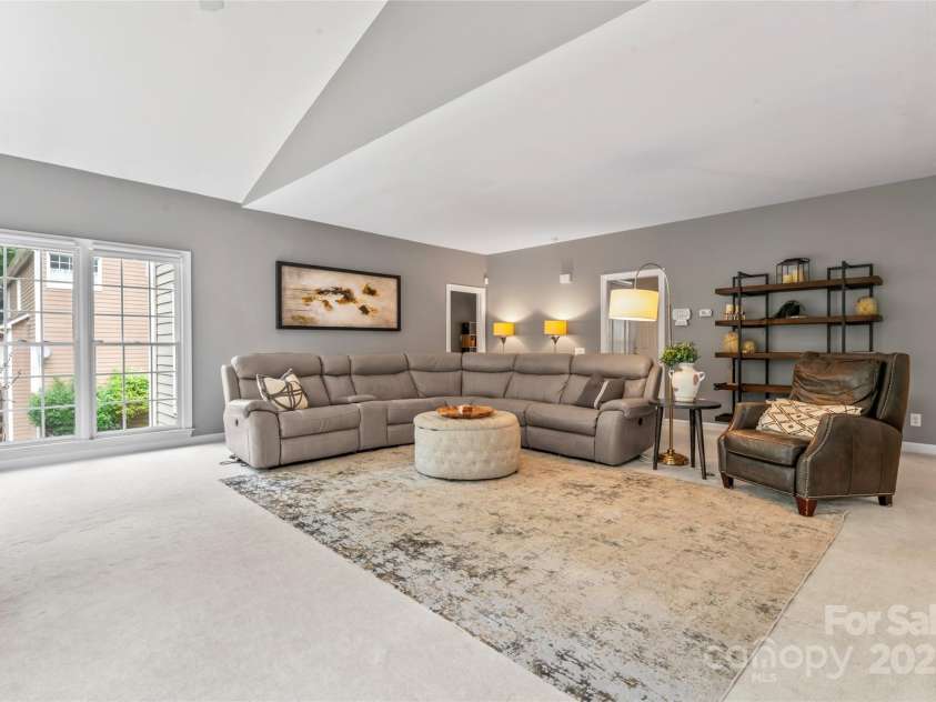5233 Fairvista Drive, Charlotte, NC 28269.  MLS# CAR4263499, YatesRealty ID 17154. 