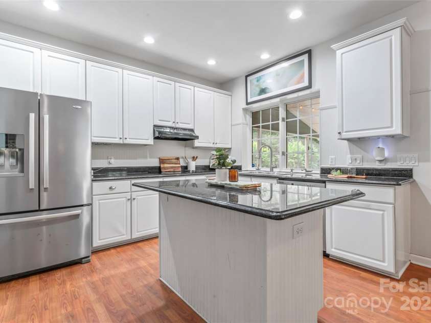 5233 Fairvista Drive, Charlotte, NC 28269.  MLS# CAR4263499, YatesRealty ID 17154. 