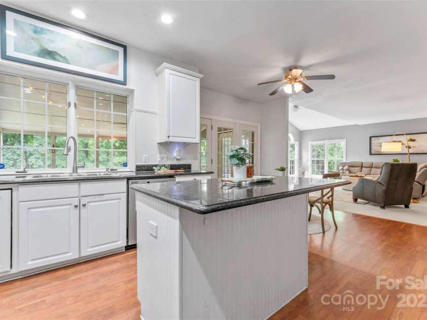 5233 Fairvista Drive, Charlotte, NC 28269.  MLS# CAR4263499, YatesRealty ID 17154. 