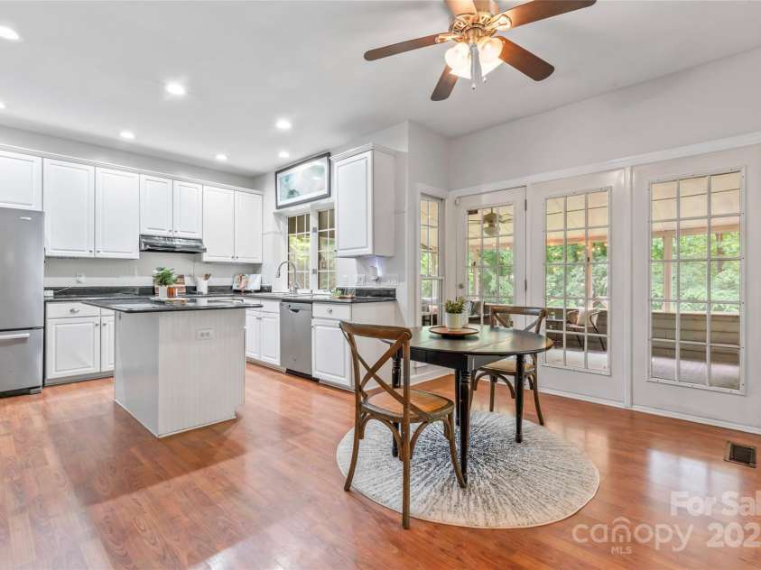 5233 Fairvista Drive, Charlotte, NC 28269.  MLS# CAR4263499, YatesRealty ID 17154. 