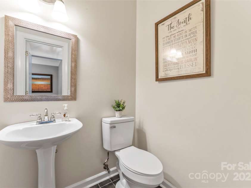 5233 Fairvista Drive, Charlotte, NC 28269.  MLS# CAR4263499, YatesRealty ID 17154. 