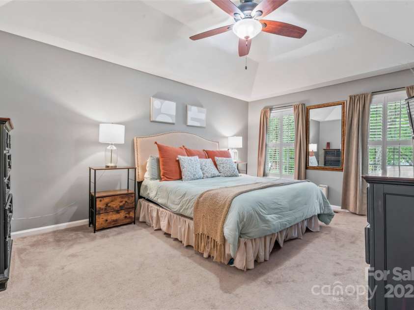 5233 Fairvista Drive, Charlotte, NC 28269.  MLS# CAR4263499, YatesRealty ID 17154. 
