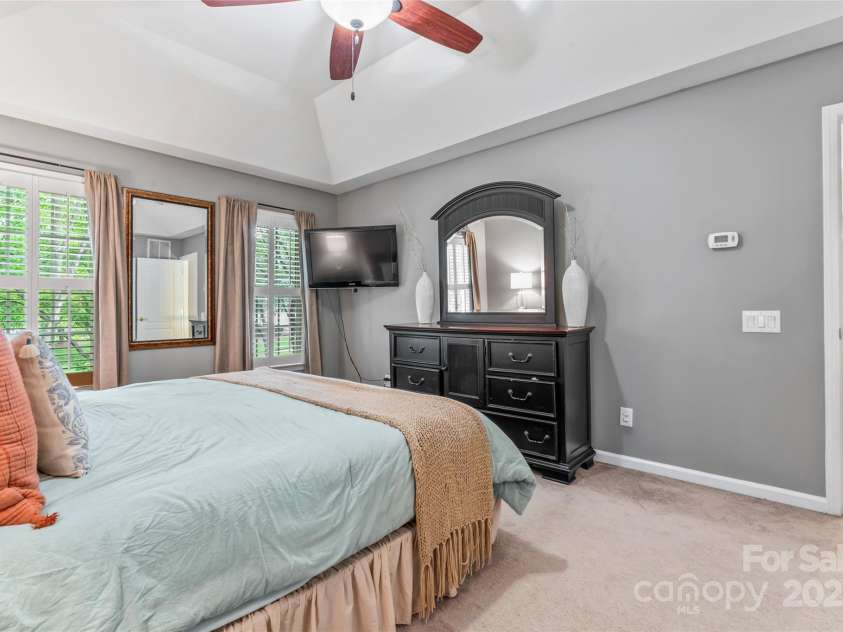 5233 Fairvista Drive, Charlotte, NC 28269.  MLS# CAR4263499, YatesRealty ID 17154. 