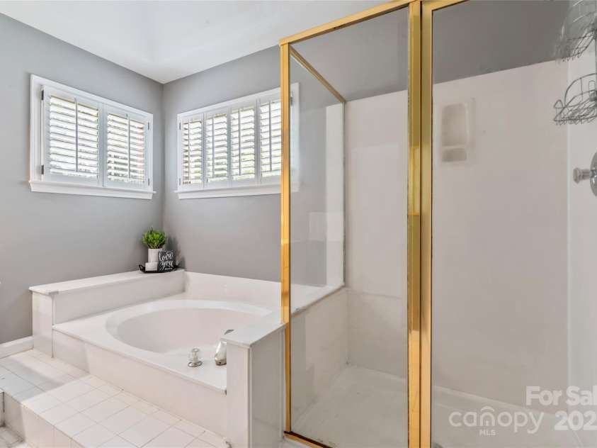 5233 Fairvista Drive, Charlotte, NC 28269.  MLS# CAR4263499, YatesRealty ID 17154. 