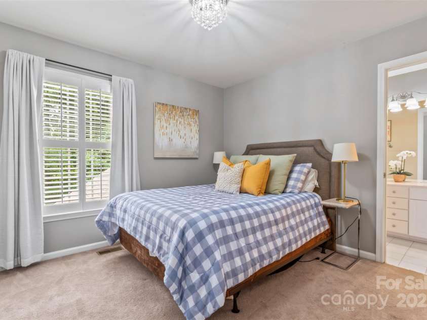 5233 Fairvista Drive, Charlotte, NC 28269.  MLS# CAR4263499, YatesRealty ID 17154. 
