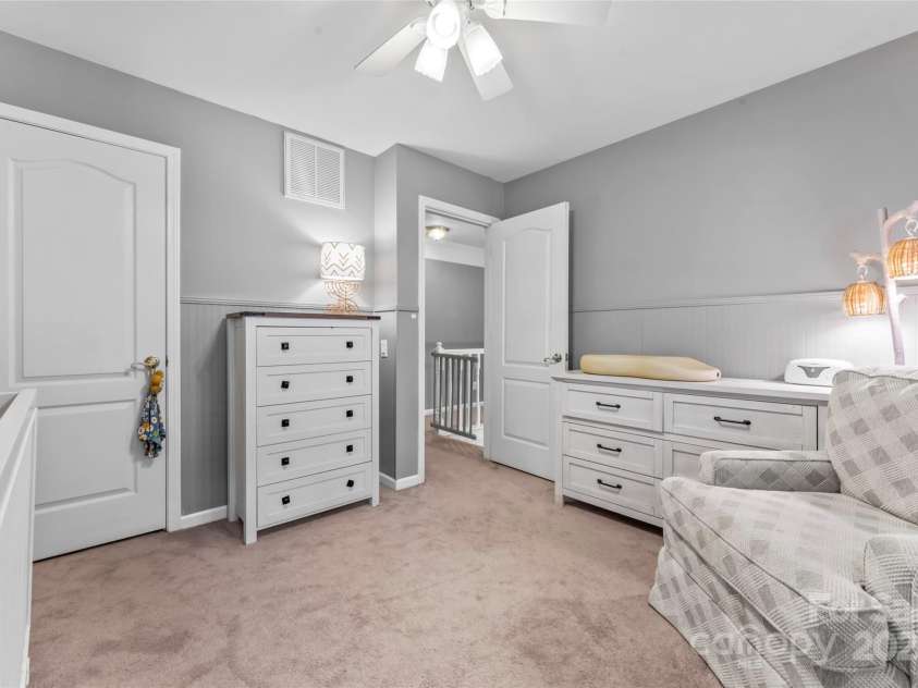 5233 Fairvista Drive, Charlotte, NC 28269.  MLS# CAR4263499, YatesRealty ID 17154. 