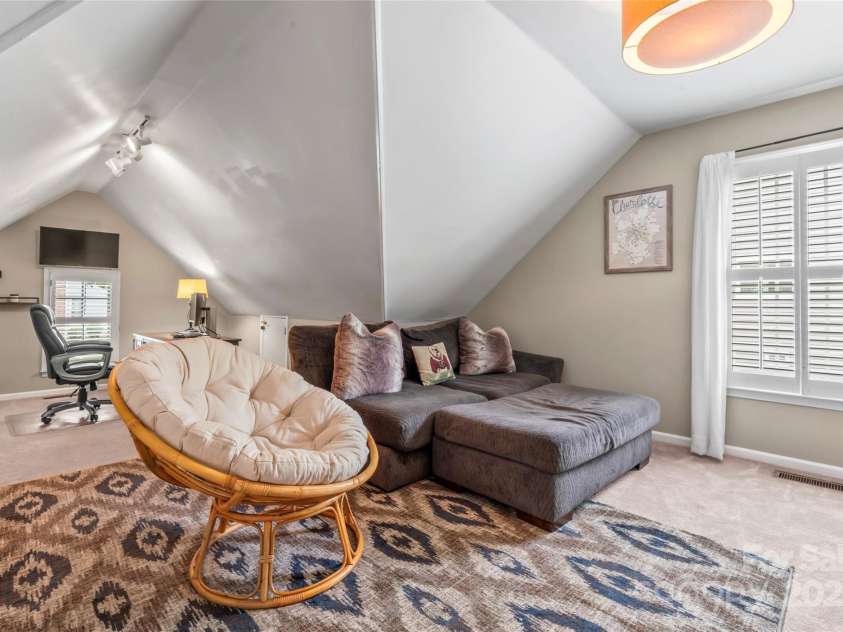 5233 Fairvista Drive, Charlotte, NC 28269.  MLS# CAR4263499, YatesRealty ID 17154. 