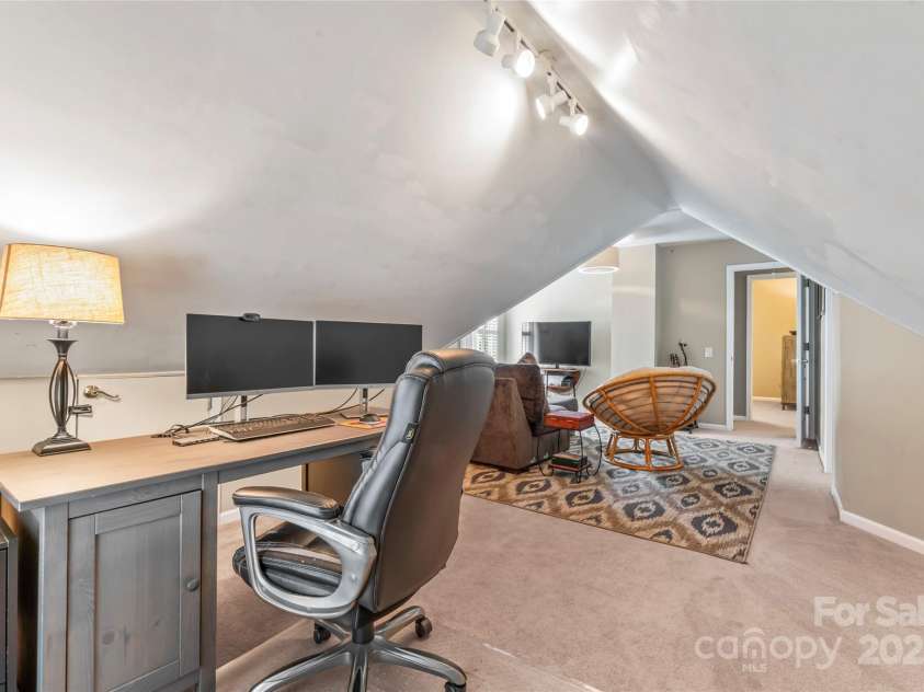 5233 Fairvista Drive, Charlotte, NC 28269.  MLS# CAR4263499, YatesRealty ID 17154. 