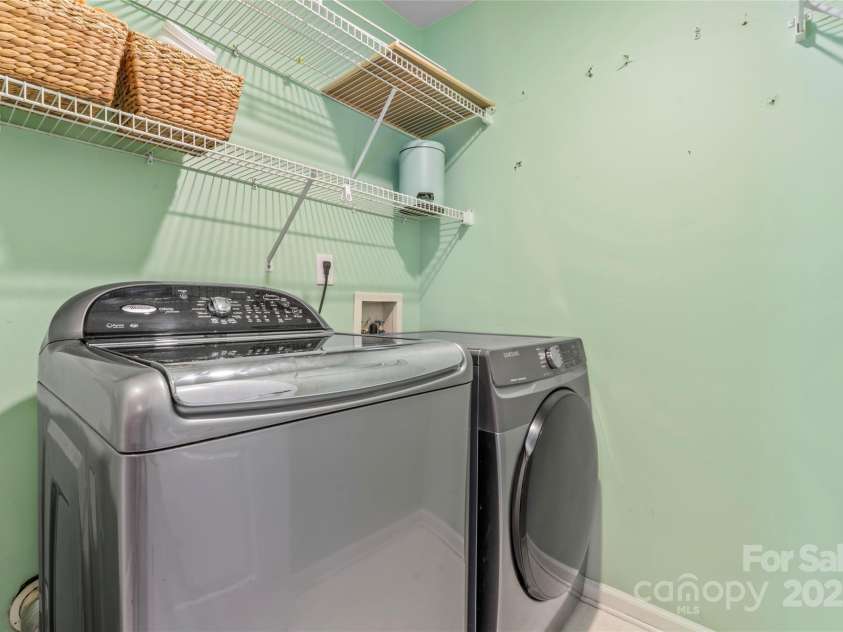 5233 Fairvista Drive, Charlotte, NC 28269.  MLS# CAR4263499, YatesRealty ID 17154. 