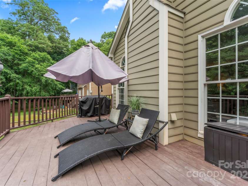 5233 Fairvista Drive, Charlotte, NC 28269.  MLS# CAR4263499, YatesRealty ID 17154. 
