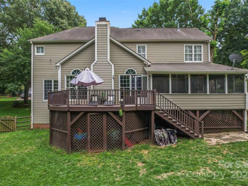5233 Fairvista Drive, Charlotte, NC 28269.  MLS# CAR4263499, YatesRealty ID 17154. 