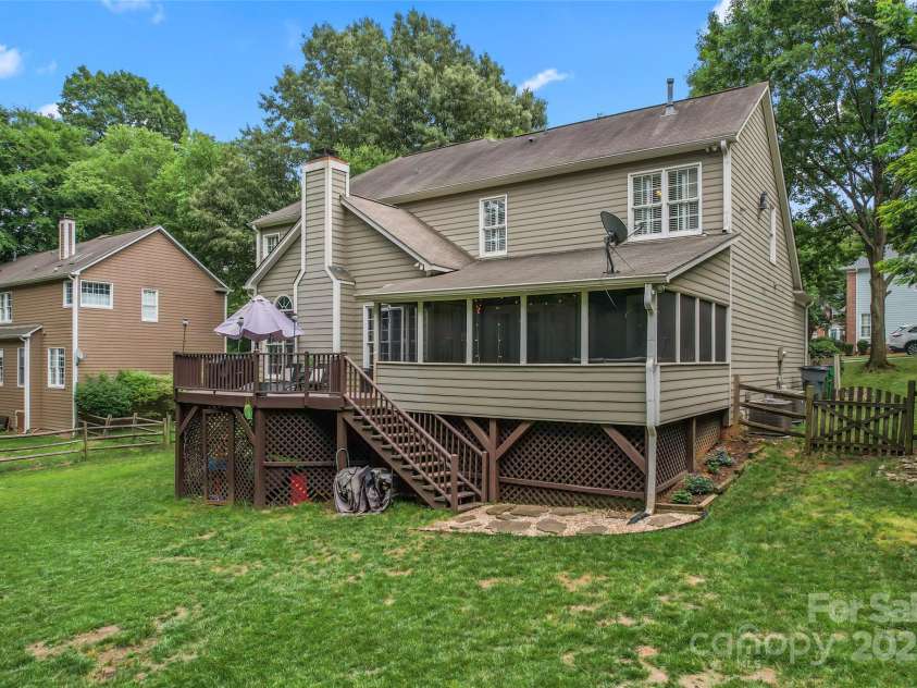5233 Fairvista Drive, Charlotte, NC 28269.  MLS# CAR4263499, YatesRealty ID 17154. 