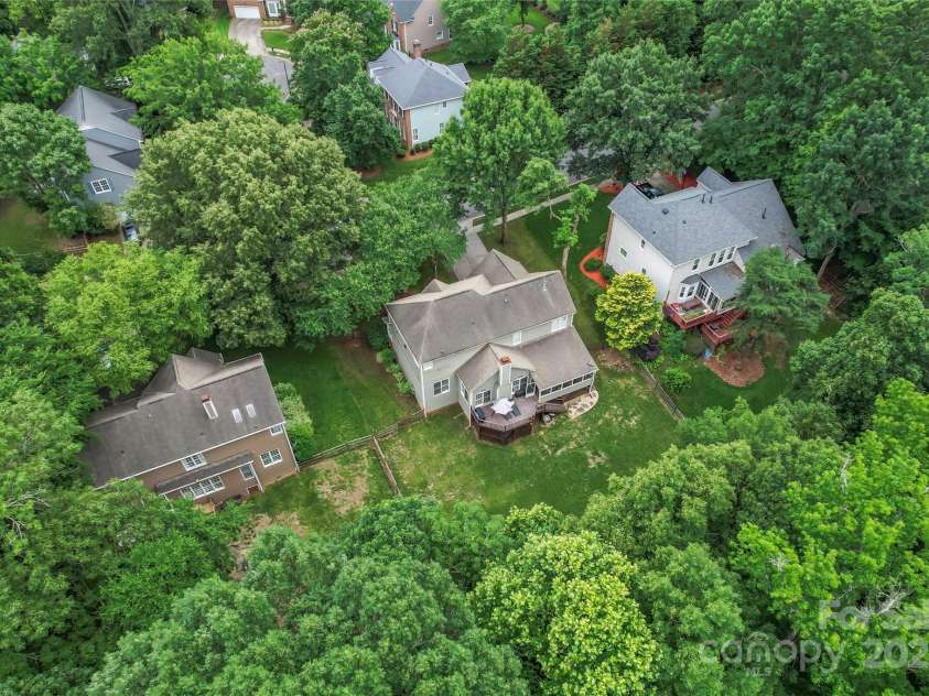 5233 Fairvista Drive, Charlotte, NC 28269.  MLS# CAR4263499, YatesRealty ID 17154. 