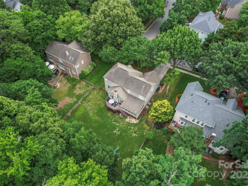 5233 Fairvista Drive, Charlotte, NC 28269.  MLS# CAR4263499, YatesRealty ID 17154. 