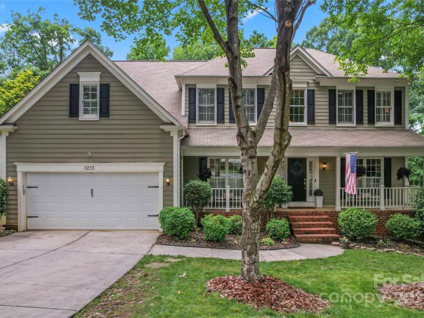 5233 Fairvista Drive, Charlotte, NC 28269.  MLS# CAR4263499, YatesRealty ID 17154. 