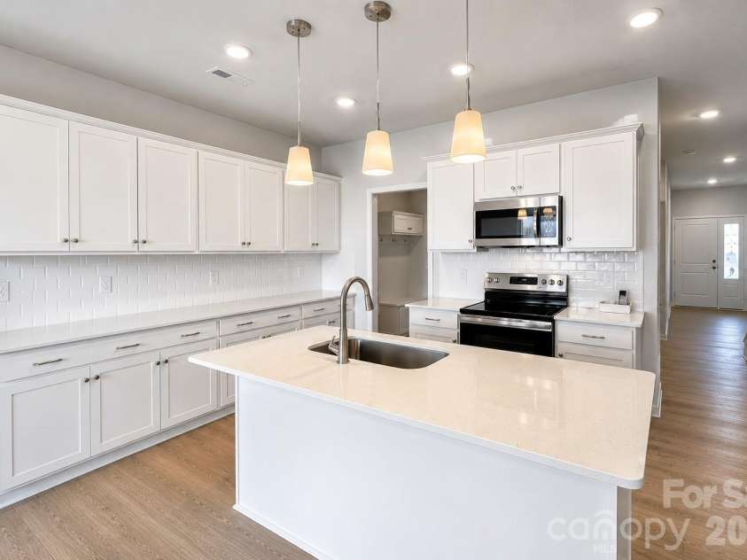 6340 Abelia Avenue, Charlotte, NC 28269.  MLS# CAR4410219, YatesRealty ID 17154. 