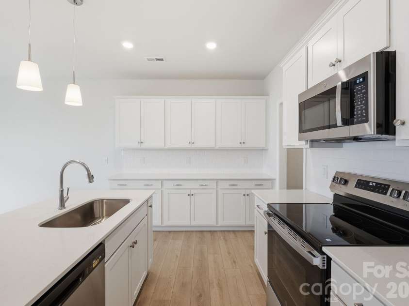 6340 Abelia Avenue, Charlotte, NC 28269.  MLS# CAR4410219, YatesRealty ID 17154. 