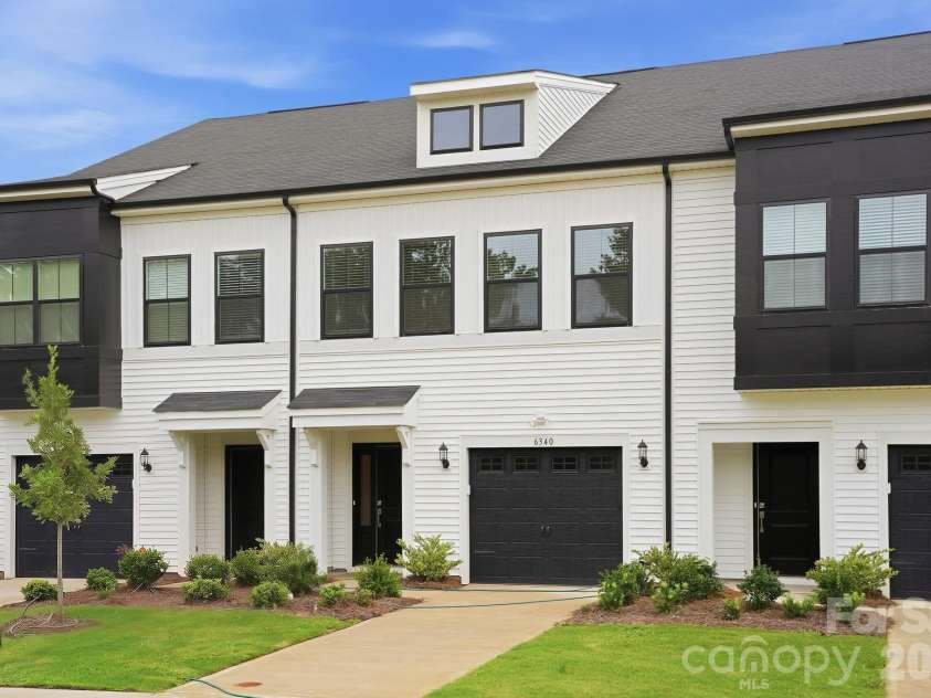 6340 Abelia Avenue, Charlotte, NC 28269.  MLS# CAR4410219, YatesRealty ID 17154. 