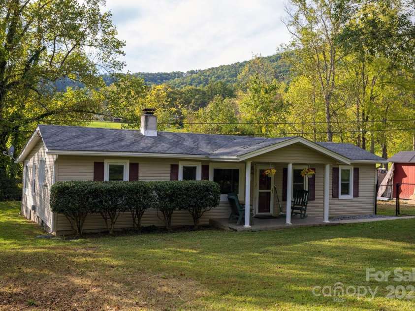 948 Riceville Road, Asheville, NC 28805.  MLS# CAR4311610, YatesRealty ID 17155. 