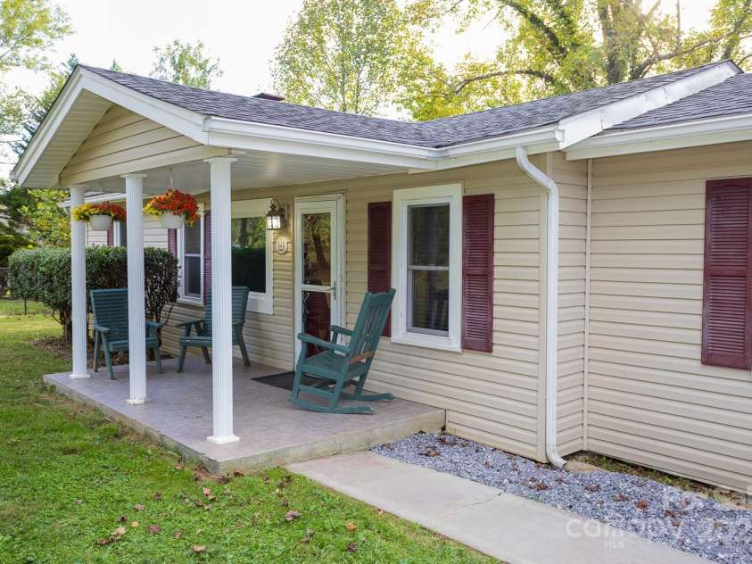 948 Riceville Road, Asheville, NC 28805.  MLS# CAR4311610, YatesRealty ID 17155. 