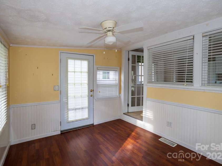 948 Riceville Road, Asheville, NC 28805.  MLS# CAR4311610, YatesRealty ID 17155. 
