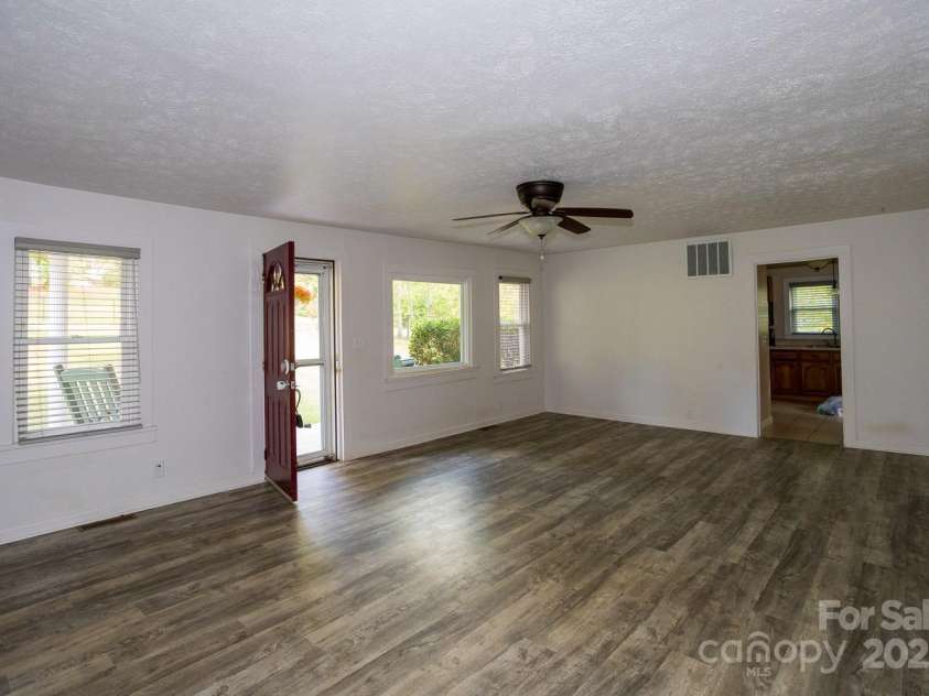 948 Riceville Road, Asheville, NC 28805.  MLS# CAR4311610, YatesRealty ID 17155. 