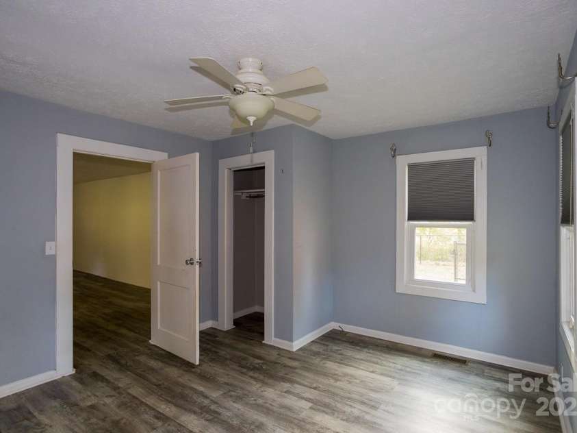 948 Riceville Road, Asheville, NC 28805.  MLS# CAR4311610, YatesRealty ID 17155. 