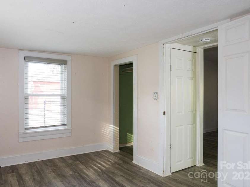 948 Riceville Road, Asheville, NC 28805.  MLS# CAR4311610, YatesRealty ID 17155. 