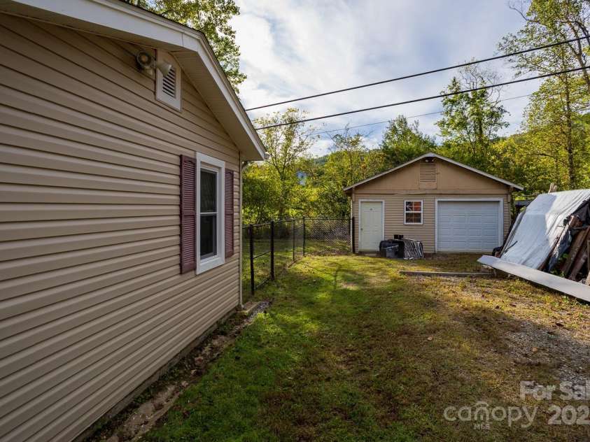 948 Riceville Road, Asheville, NC 28805.  MLS# CAR4311610, YatesRealty ID 17155. 