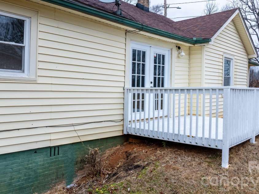 626 Concord Street, Morganton, NC 28655.  MLS# CAR4334214, YatesRealty ID 17156. 