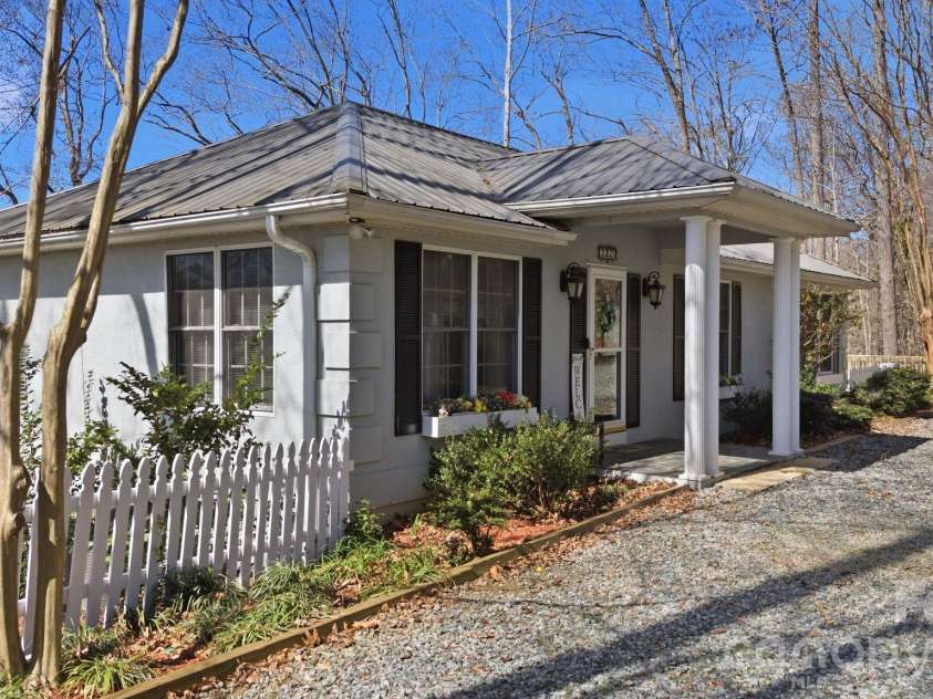 3920 Old Mountain Road, Lexington, NC 27292.  MLS# CAR4358907, YatesRealty ID 17158. 