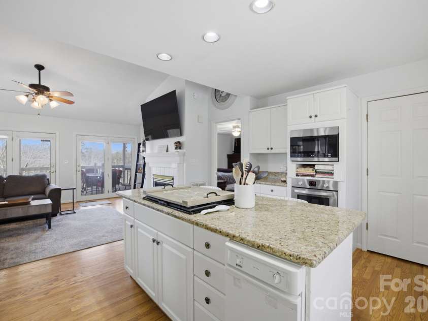3920 Old Mountain Road, Lexington, NC 27292.  MLS# CAR4358907, YatesRealty ID 17158. 