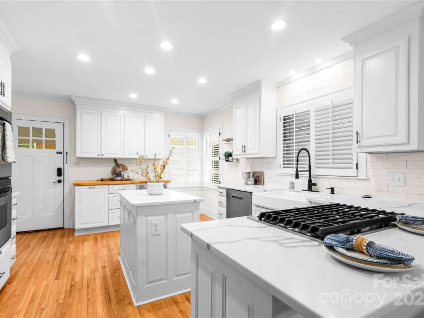 5162 Lincrest Place, Charlotte, NC 28211.  MLS# CAR4257616, YatesRealty ID 17159. 