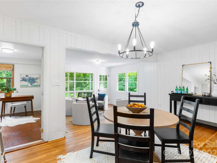 5162 Lincrest Place, Charlotte, NC 28211.  MLS# CAR4257616, YatesRealty ID 17159. 