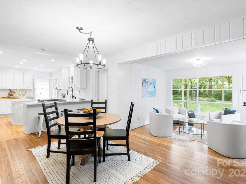 5162 Lincrest Place, Charlotte, NC 28211.  MLS# CAR4257616, YatesRealty ID 17159. 