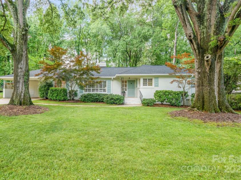 5162 Lincrest Place, Charlotte, NC 28211.  MLS# CAR4257616, YatesRealty ID 17159. 