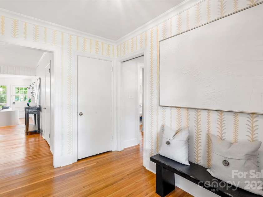 5162 Lincrest Place, Charlotte, NC 28211.  MLS# CAR4257616, YatesRealty ID 17159. 