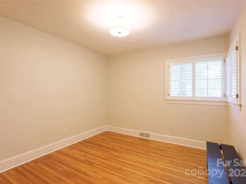 5162 Lincrest Place, Charlotte, NC 28211.  MLS# CAR4257616, YatesRealty ID 17159. 