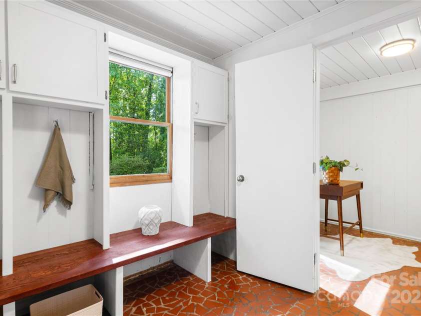 5162 Lincrest Place, Charlotte, NC 28211.  MLS# CAR4257616, YatesRealty ID 17159. 