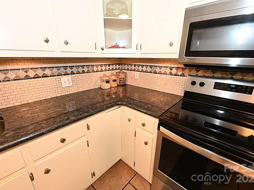 3211 Hollyhill Circle, Valdese, NC 28690.  MLS# CAR4174468, YatesRealty ID 1716. 