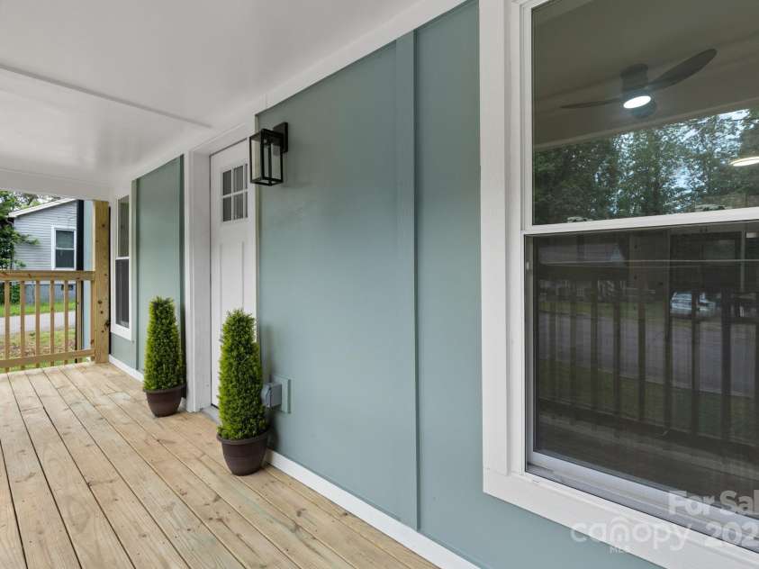 18 Coulter Avenue, Newton, NC 28658.  MLS# CAR4258157, YatesRealty ID 17160. 