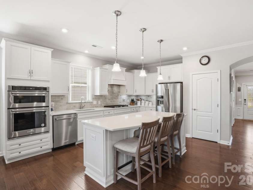 1635 Carolina Orchards Boulevard, Fort Mill, SC 29715.  MLS# CAR4370605, YatesRealty ID 17161. Gorgeous gournet kitchen
