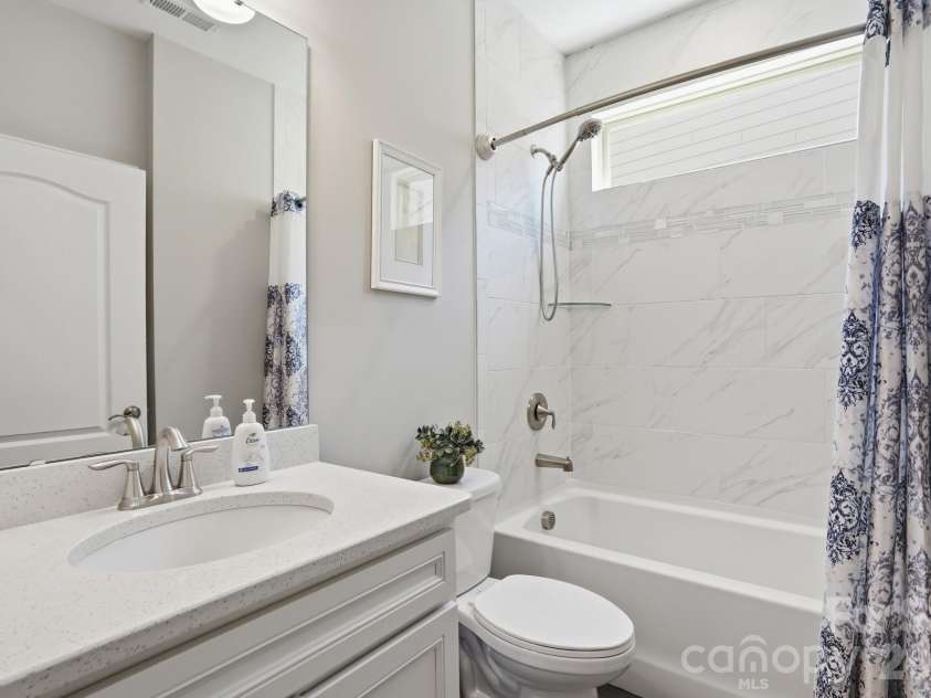 1635 Carolina Orchards Boulevard, Fort Mill, SC 29715.  MLS# CAR4370605, YatesRealty ID 17161. Guest bath
