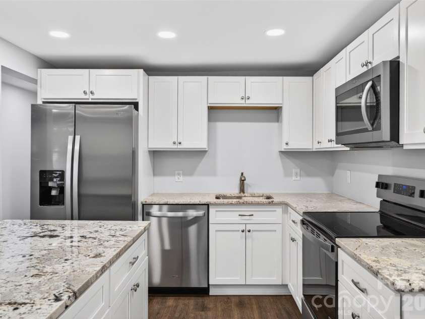 841 Mcarthur Avenue, Charlotte, NC 28206.  MLS# CAR4374189, YatesRealty ID 17162. 