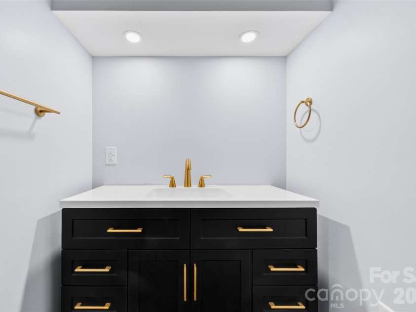 841 Mcarthur Avenue, Charlotte, NC 28206.  MLS# CAR4374189, YatesRealty ID 17162. 