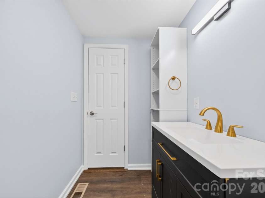 841 Mcarthur Avenue, Charlotte, NC 28206.  MLS# CAR4374189, YatesRealty ID 17162. 